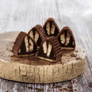 0000843 petit four piramit 550 1.png