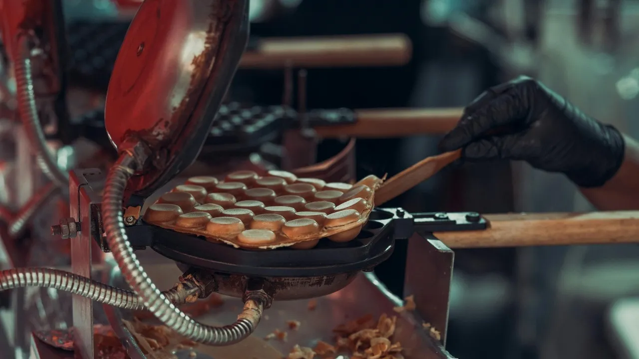Waffle Makinesi Nasıl Temizlenir